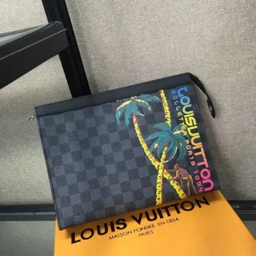 LV Bags 19T1L0636