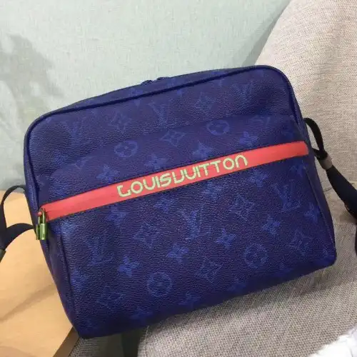 FASH LOUIS VUITTON Bags 19T1L0637