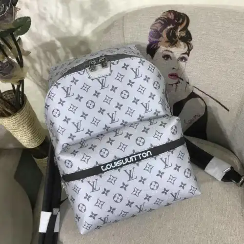 LV Bags 19T1L0638