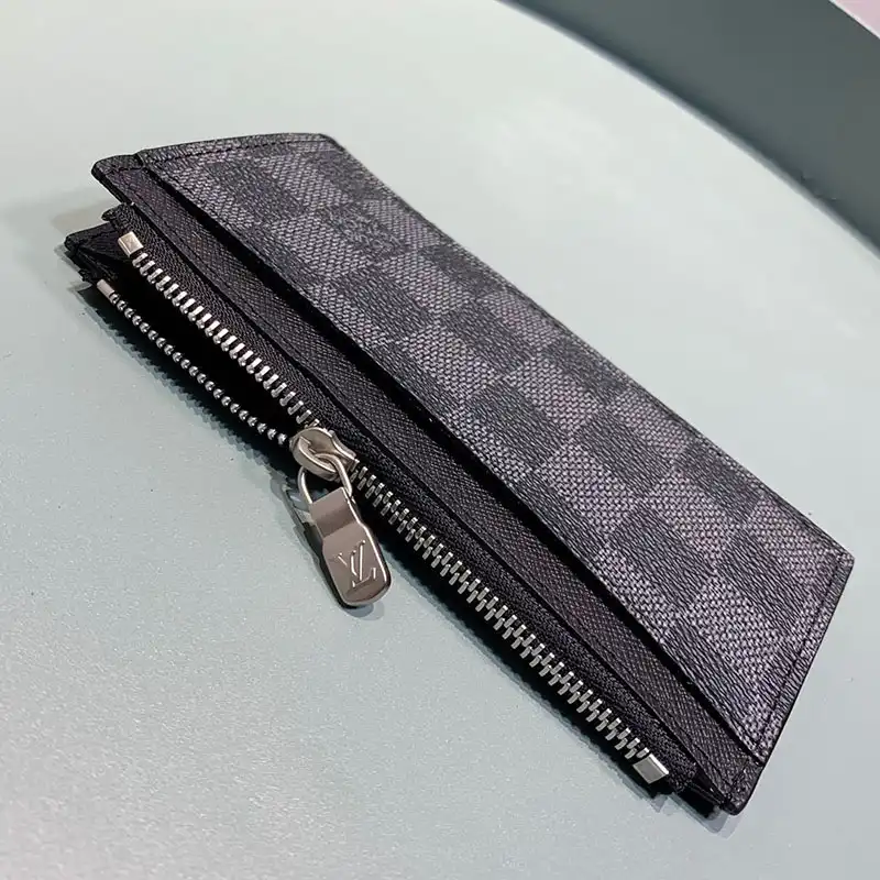 LV Bags 19T1L0666