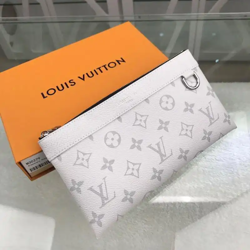 LV Bags 19T1L0674