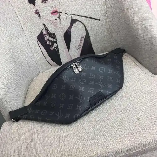 LV Bags 19T1L0675