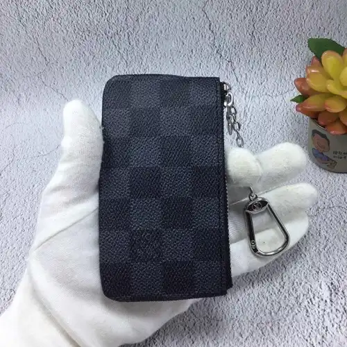 LV Bags 19T1L0681