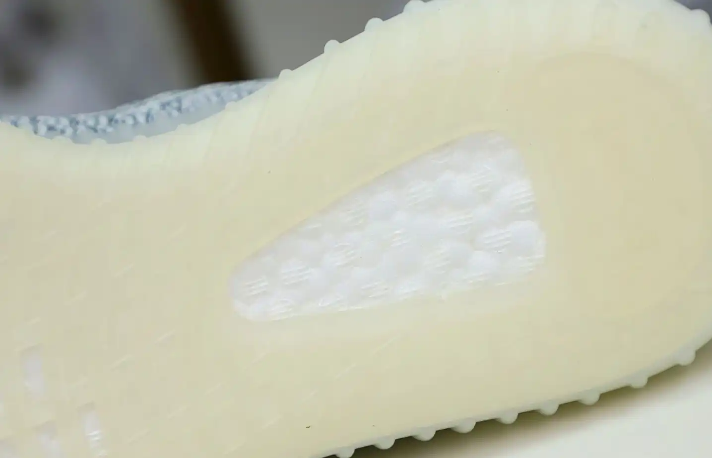 hype YEEZY BOOST 350 V2 'CLOUD WHITE REFLECTIVE'