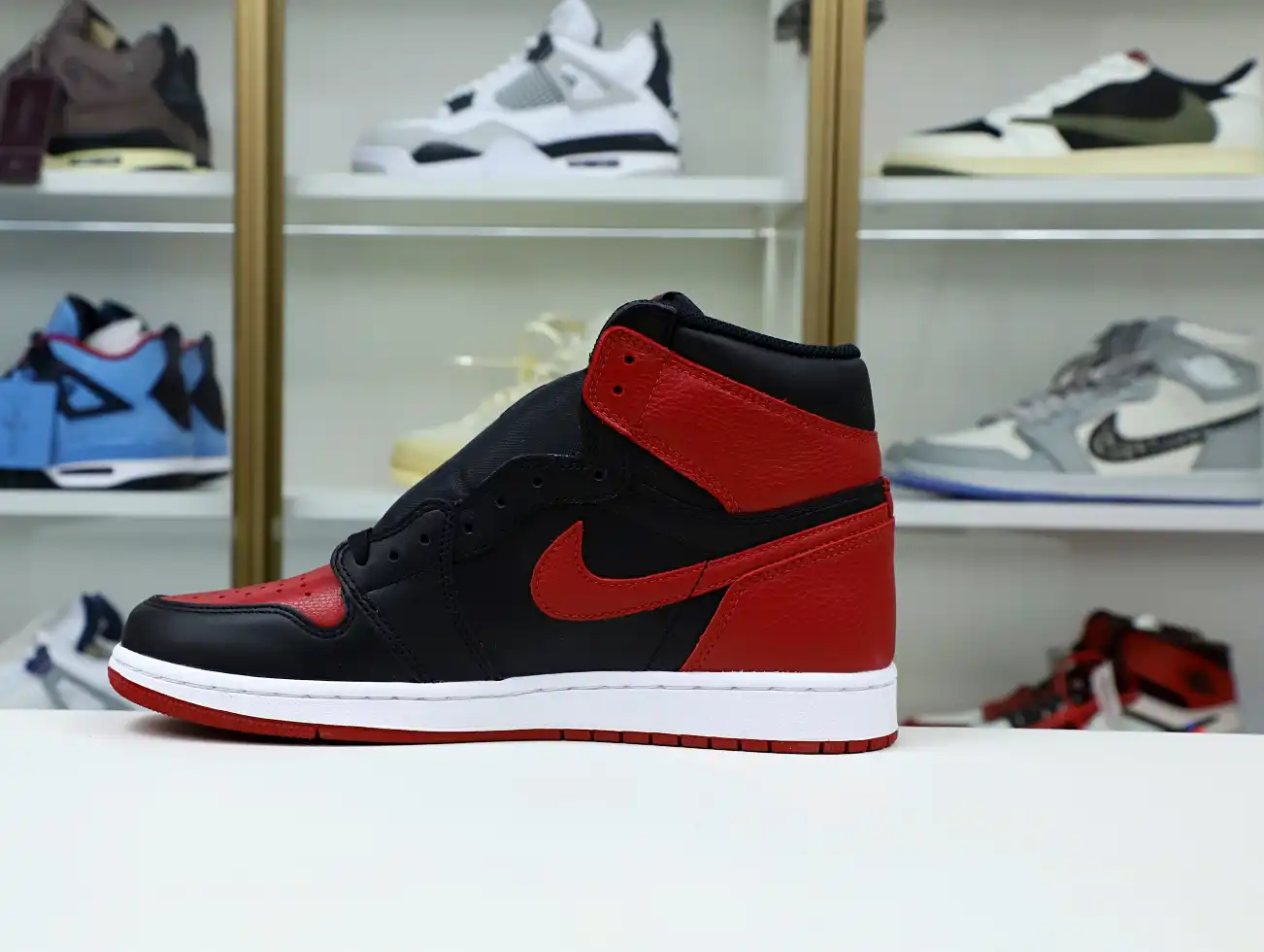 AIR JORDAN 1 RETRO HIGH OG 'BRED'