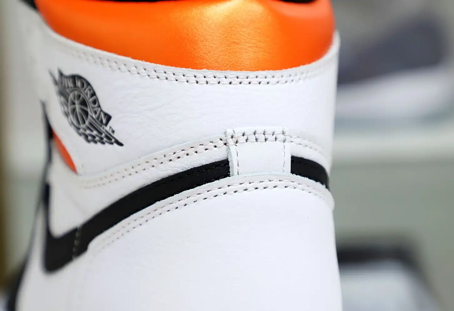 Air Jordan 1 Retro High OG Electro Orange'