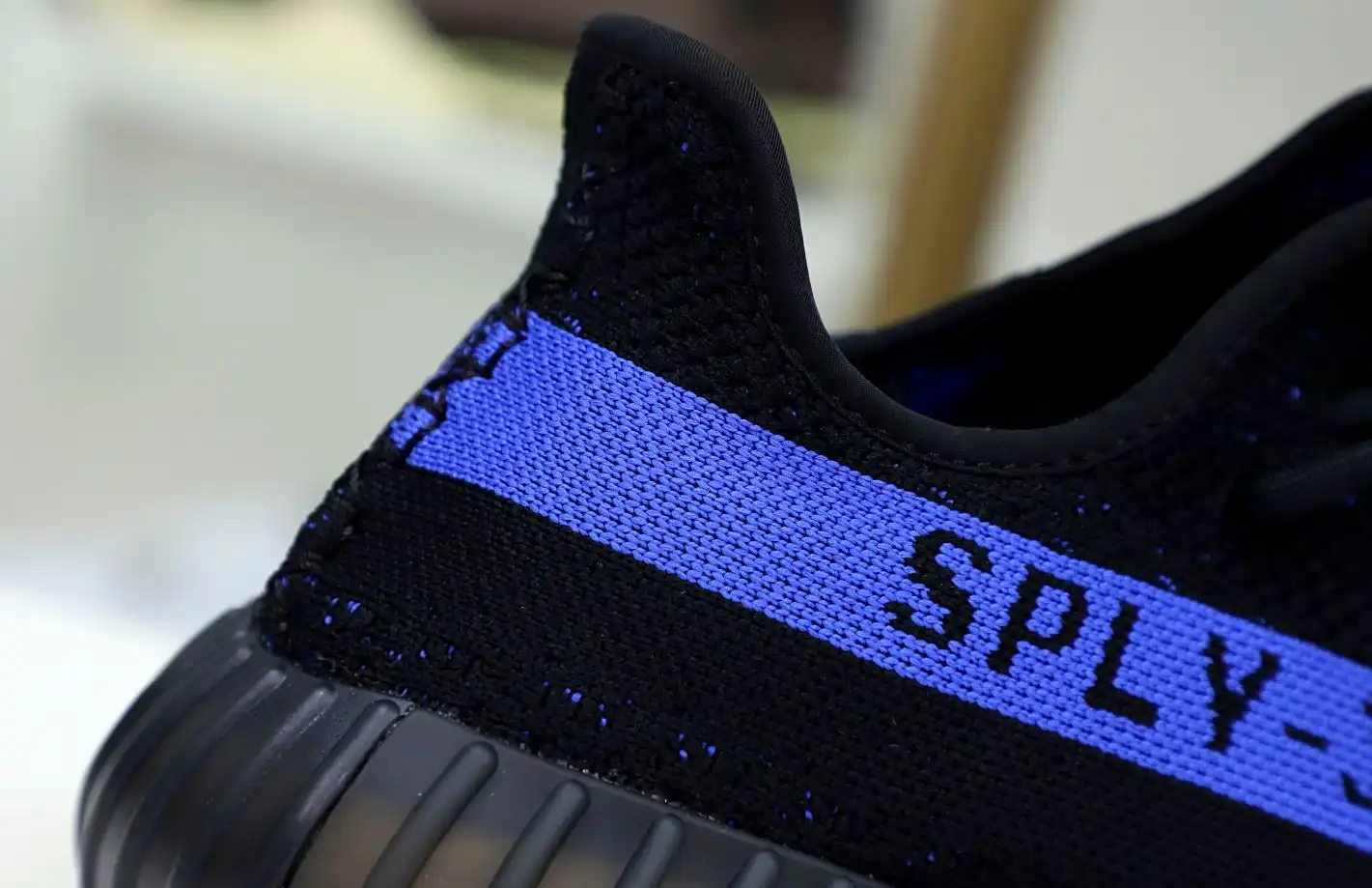 hype YEEZY BOOST 350 V2 'DAZZLING BLUE'