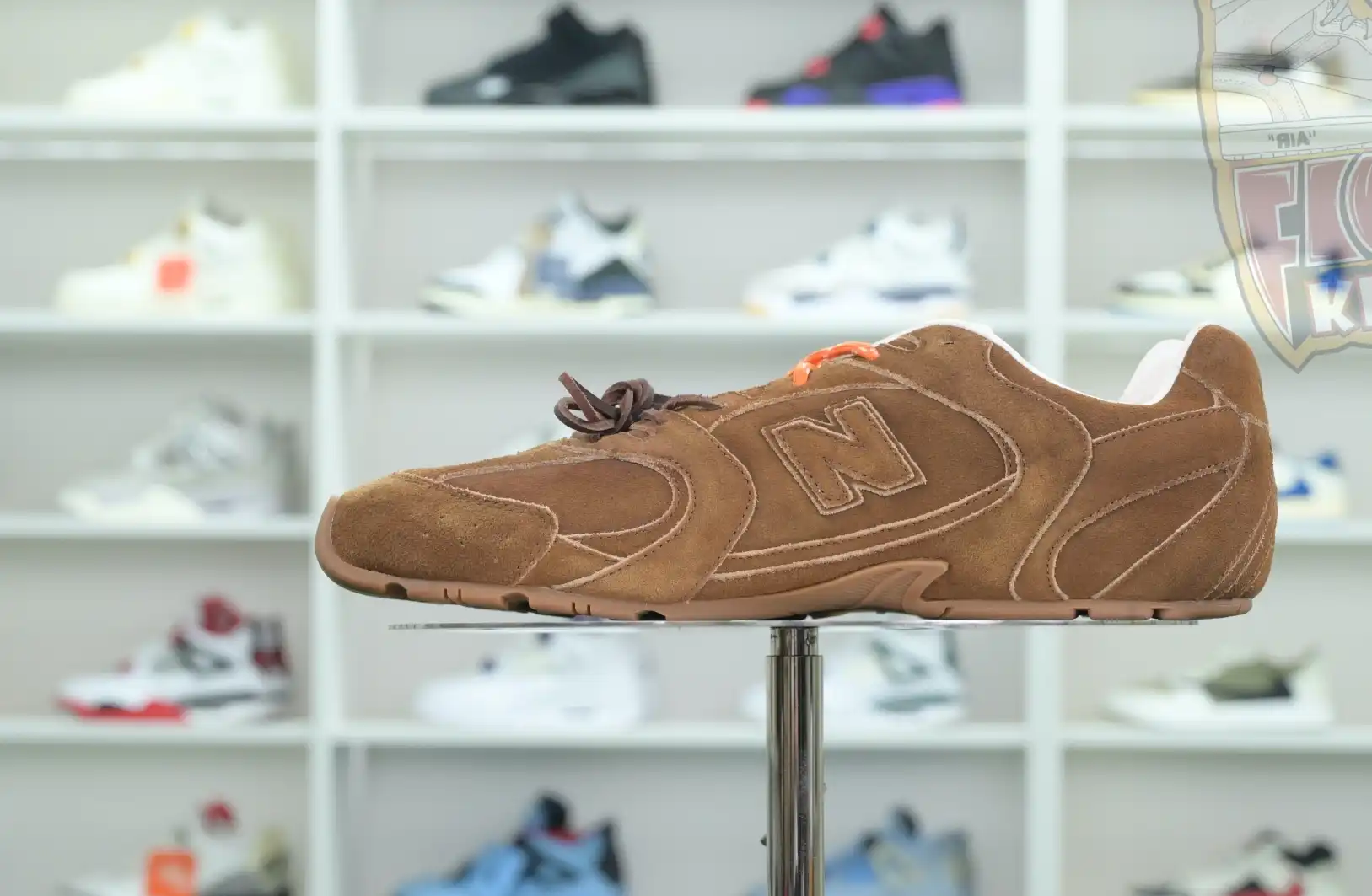 hype New Balance x MIU MIU NB 530SL