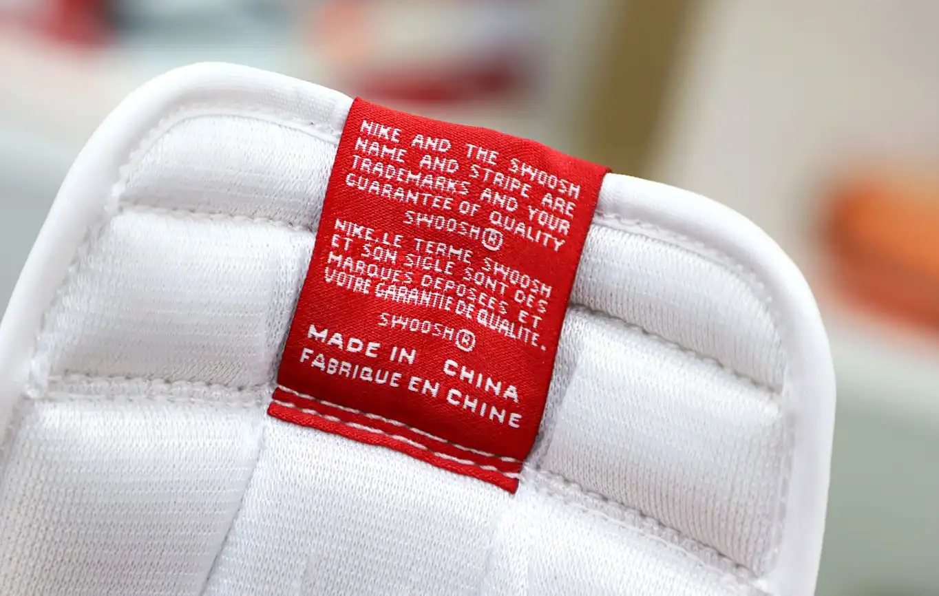 AIR JORDAN 1 RETRO HIGH OG 'CHICAGO' 2015