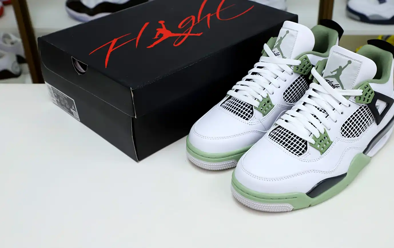 AIR JORDAN 4 