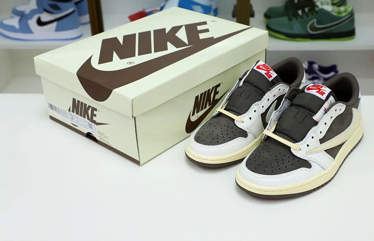 TRAVIS SCOTT X AIR JORDAN 1 LOW OG REVERSE MOCHA