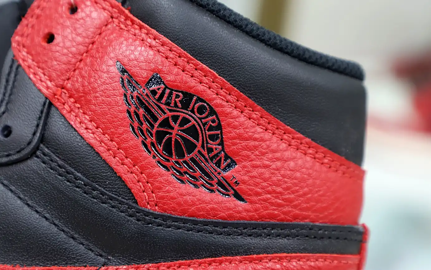 AIR JORDAN 1 RETRO HIGH OG 'BRED'