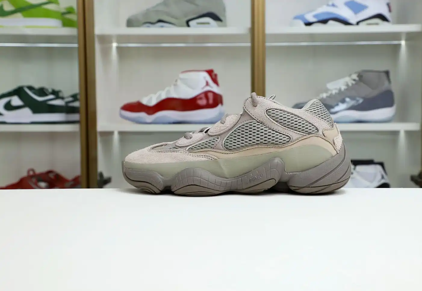 hype Yeezy 500 