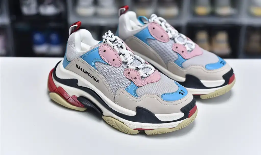 hype Balenciaga is available in all sizes. You cannot place an order on the website. You can contact customer service to purchase.BLGA Triple S