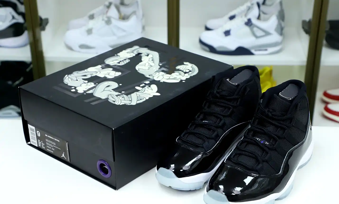 NIKE AIR JORDAN 11
