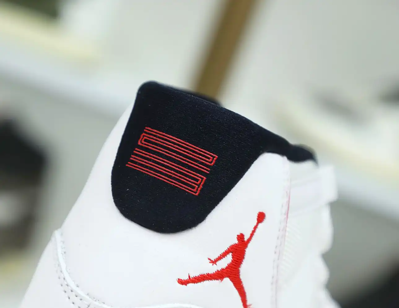 AIR JORDAN 11 XI RETRO PLATINUM TINT