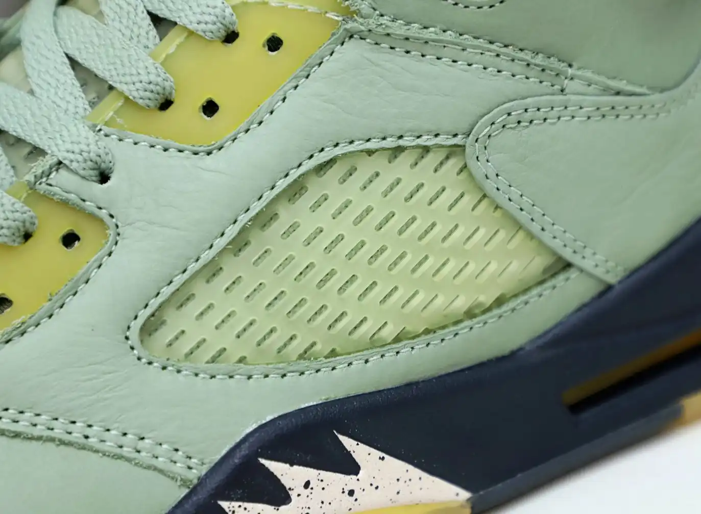 AIR JORDAN 5 