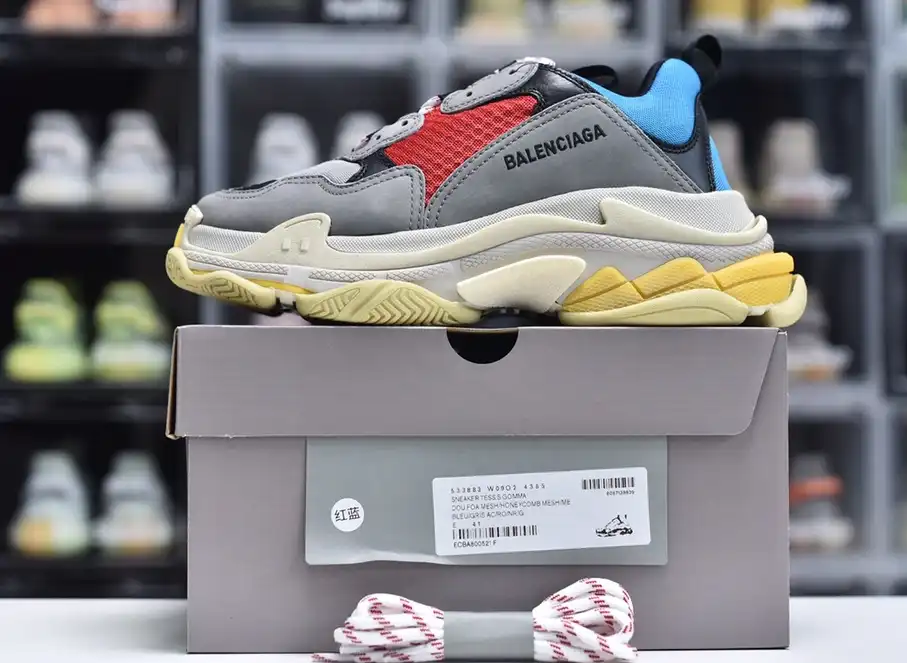 hype Balenciaga is available in all sizes. You cannot place an order on the website. You can contact customer service to purchase.BLGA Triple S