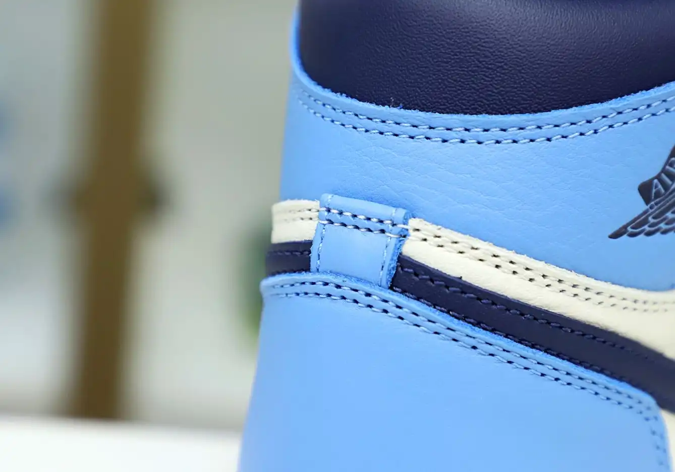 AIR JORDAN 1 RETRO HIGH OG 'OBSIDIAN'