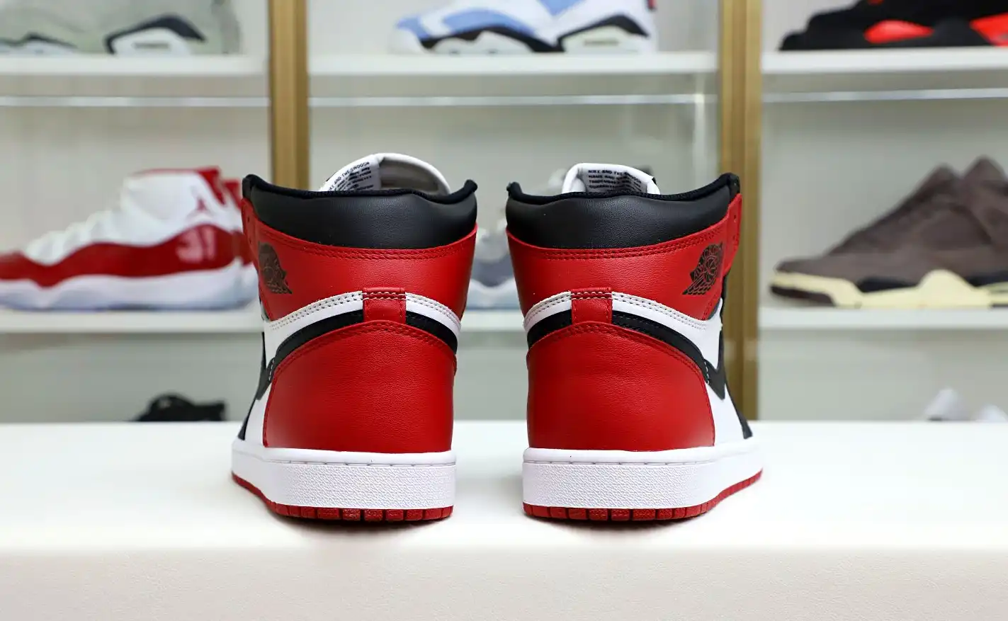 Air Jordan 1 Retro Black Toe (2016)