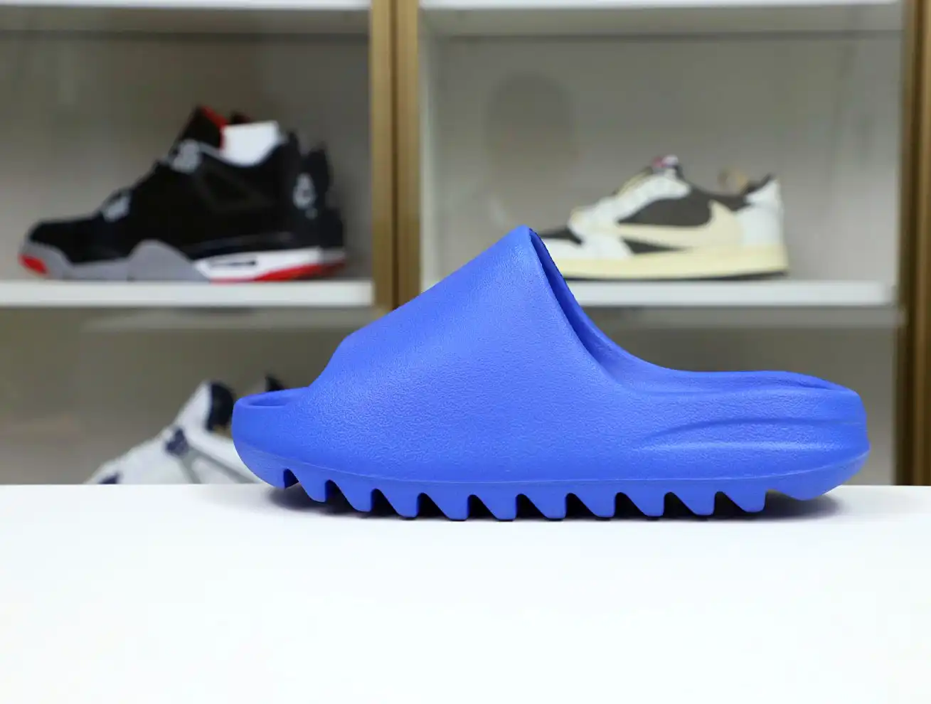 hype YEEZY SLIDE AZURE 2022