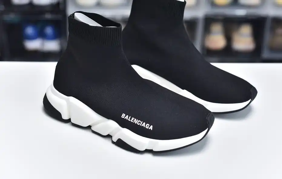 hype Balenciaga is available in all sizes. You cannot place an order on the website. You can contact customer service to purchase.BLGA Speed