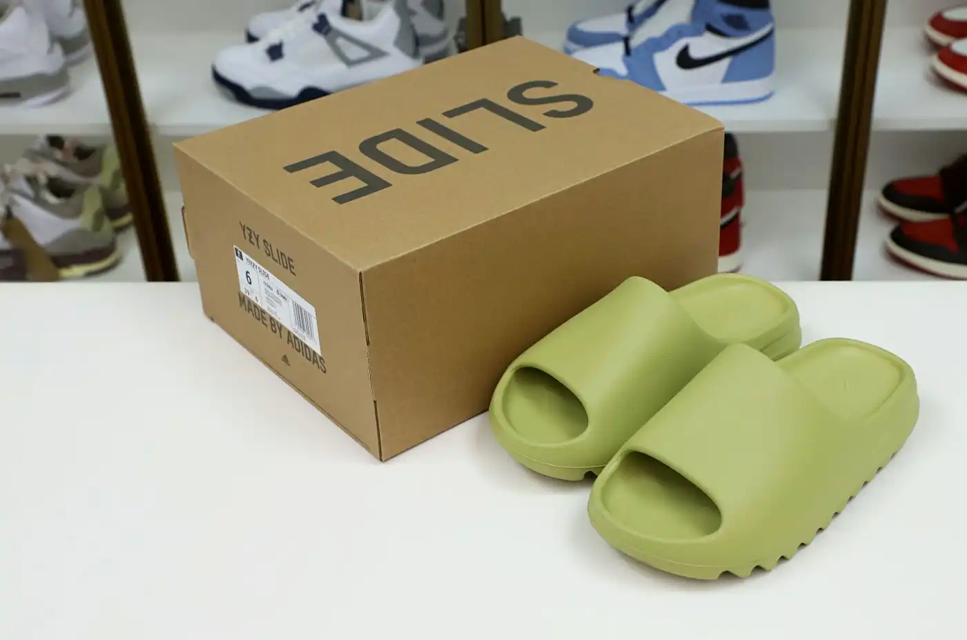 hype Yeezy Slide 