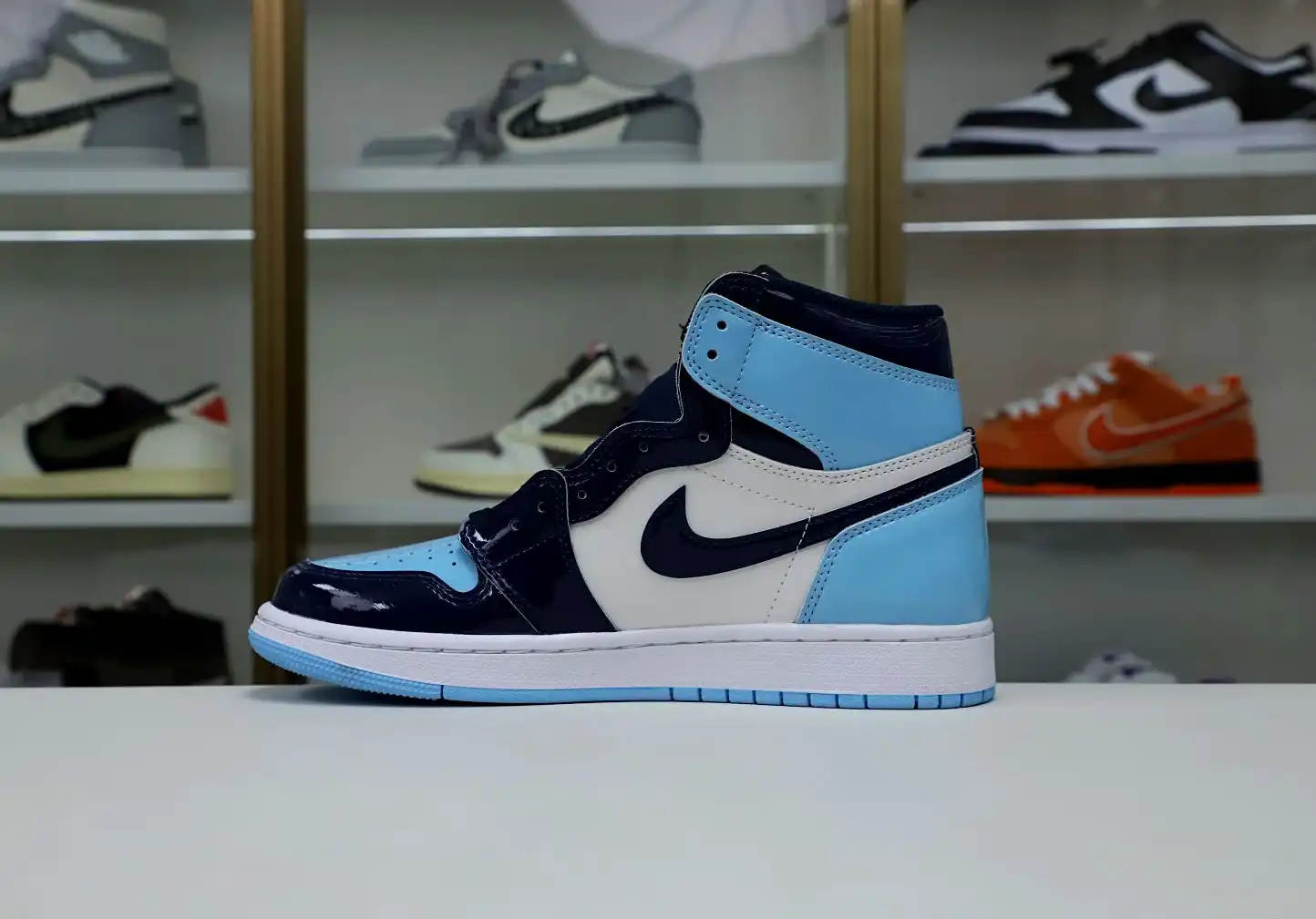 WMNS AIR JORDAN 1 RETRO HIGH OG 'BLUE CHILL'