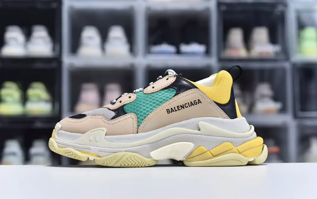 hype Balenciaga is available in all sizes. You cannot place an order on the website. You can contact customer service to purchase.BLGA Triple S