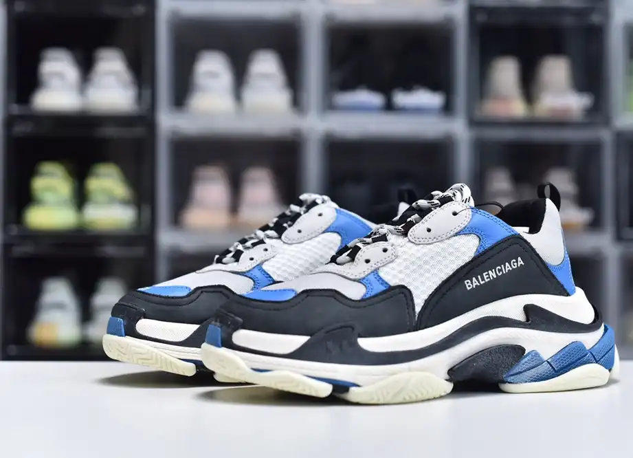 hype Balenciaga is available in all sizes. You cannot place an order on the website. You can contact customer service to purchase.BLGA Triple S