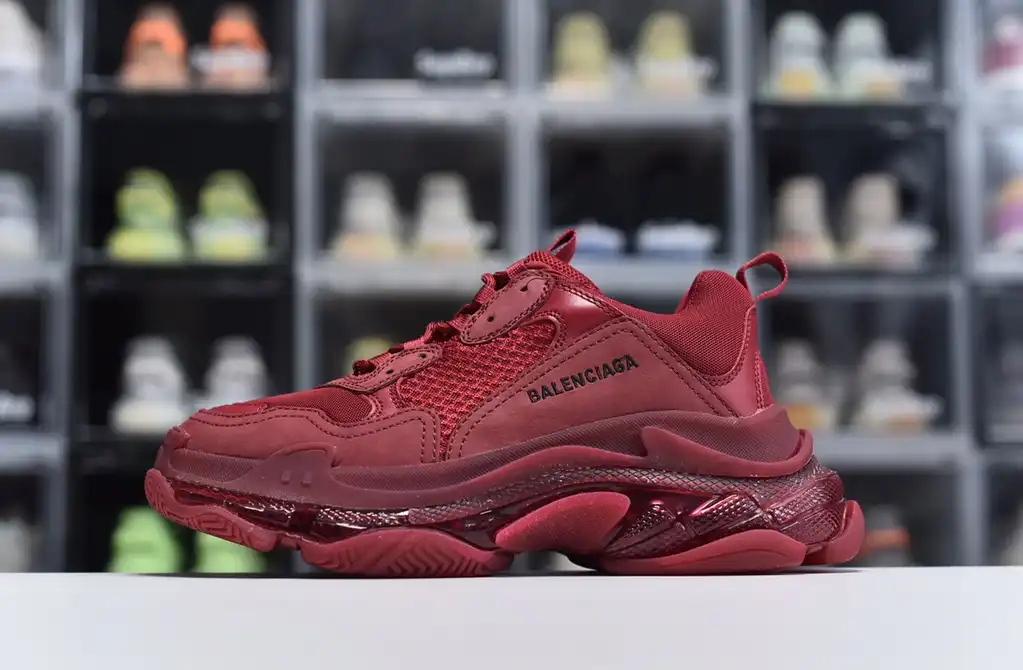 hype Balenciaga is available in all sizes. You cannot place an order on the website. You can contact customer service to purchase.BLGA Triple S