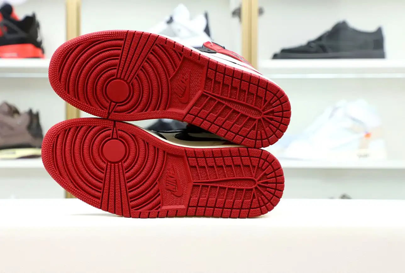 AIR JORDAN 1 RETRO HIGH OG 'BRED TOE'