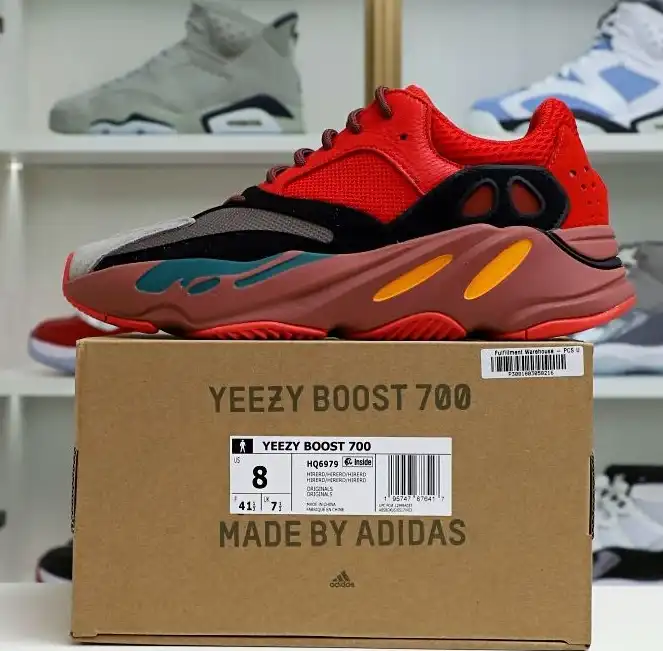 hype YEEZY BOOST 700 HI-RES RED HQ6979