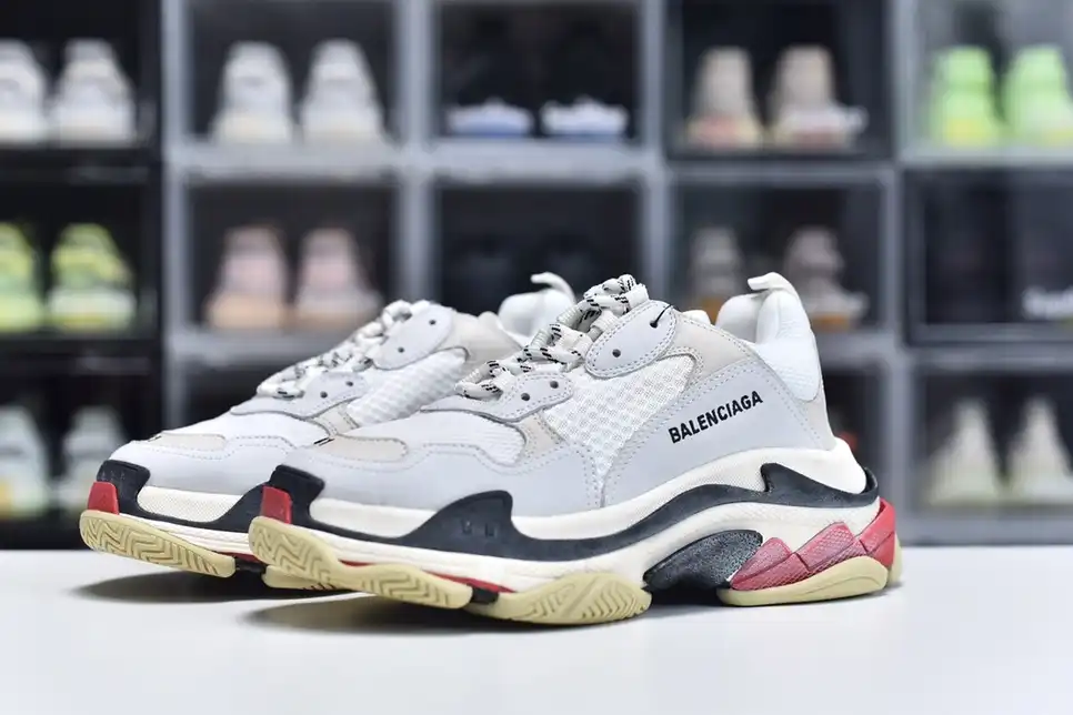 hype Balenciaga is available in all sizes. You cannot place an order on the website. You can contact customer service to purchase.BLGA Triple S