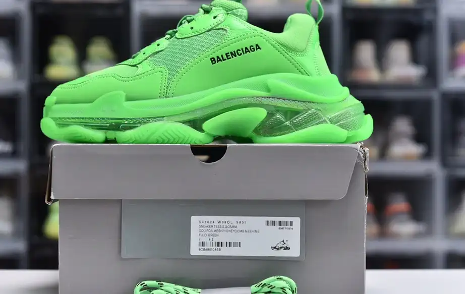 hype Balenciaga is available in all sizes. You cannot place an order on the website. You can contact customer service to purchase.BLGA Triple S