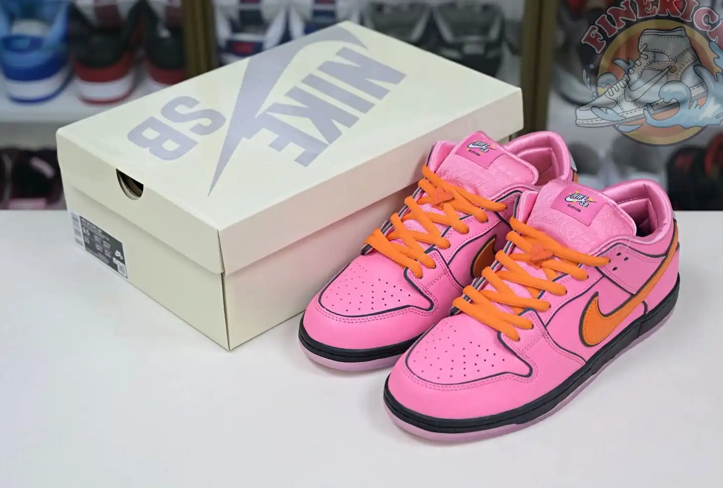 hype The Powerpuff Girls x Nike Dunk SB Low