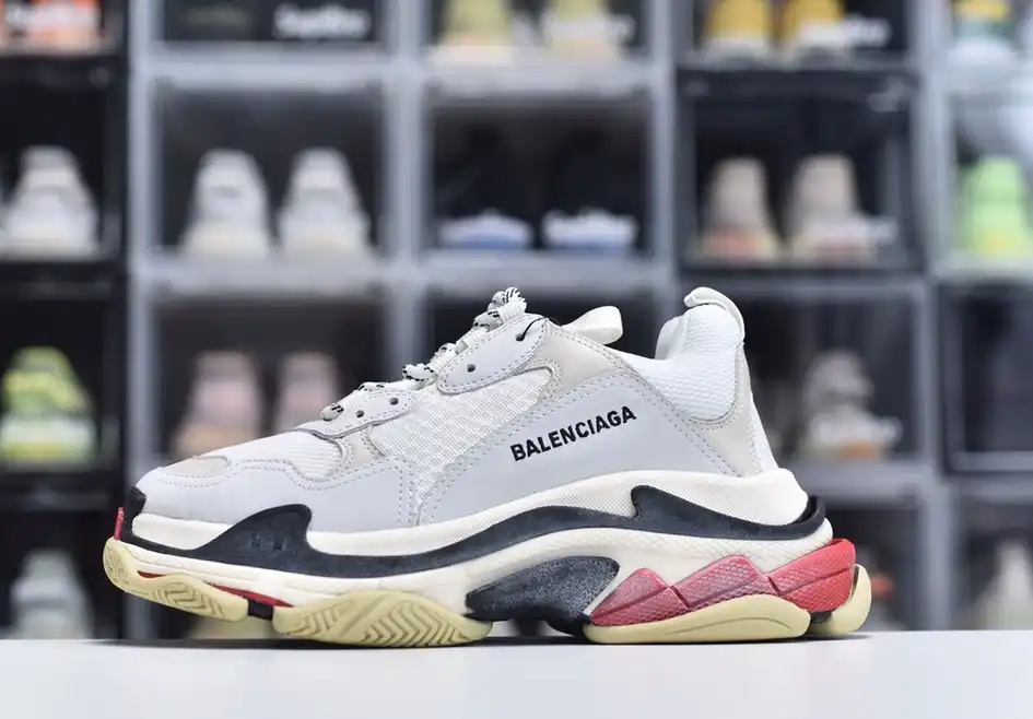 hype Balenciaga is available in all sizes. You cannot place an order on the website. You can contact customer service to purchase.BLGA Triple S