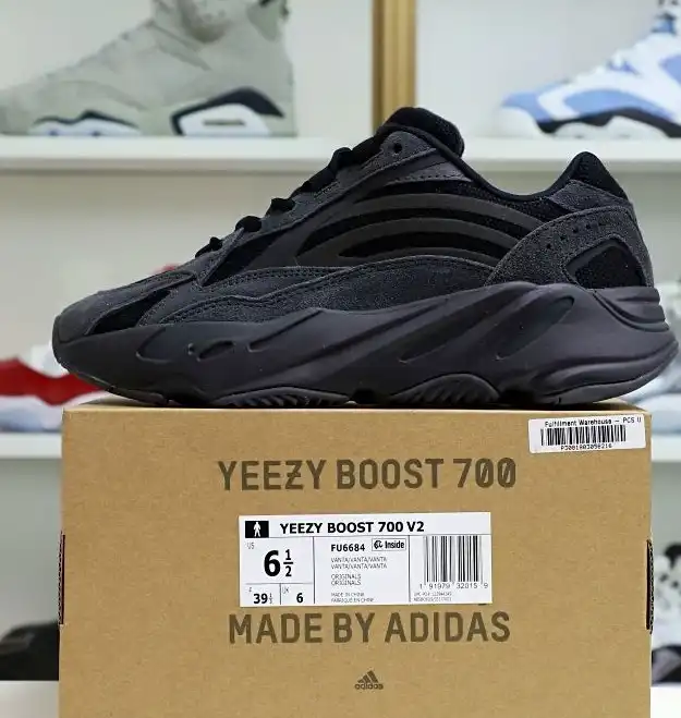 hype Yeezy Boost 700 V2 Vanta 2019