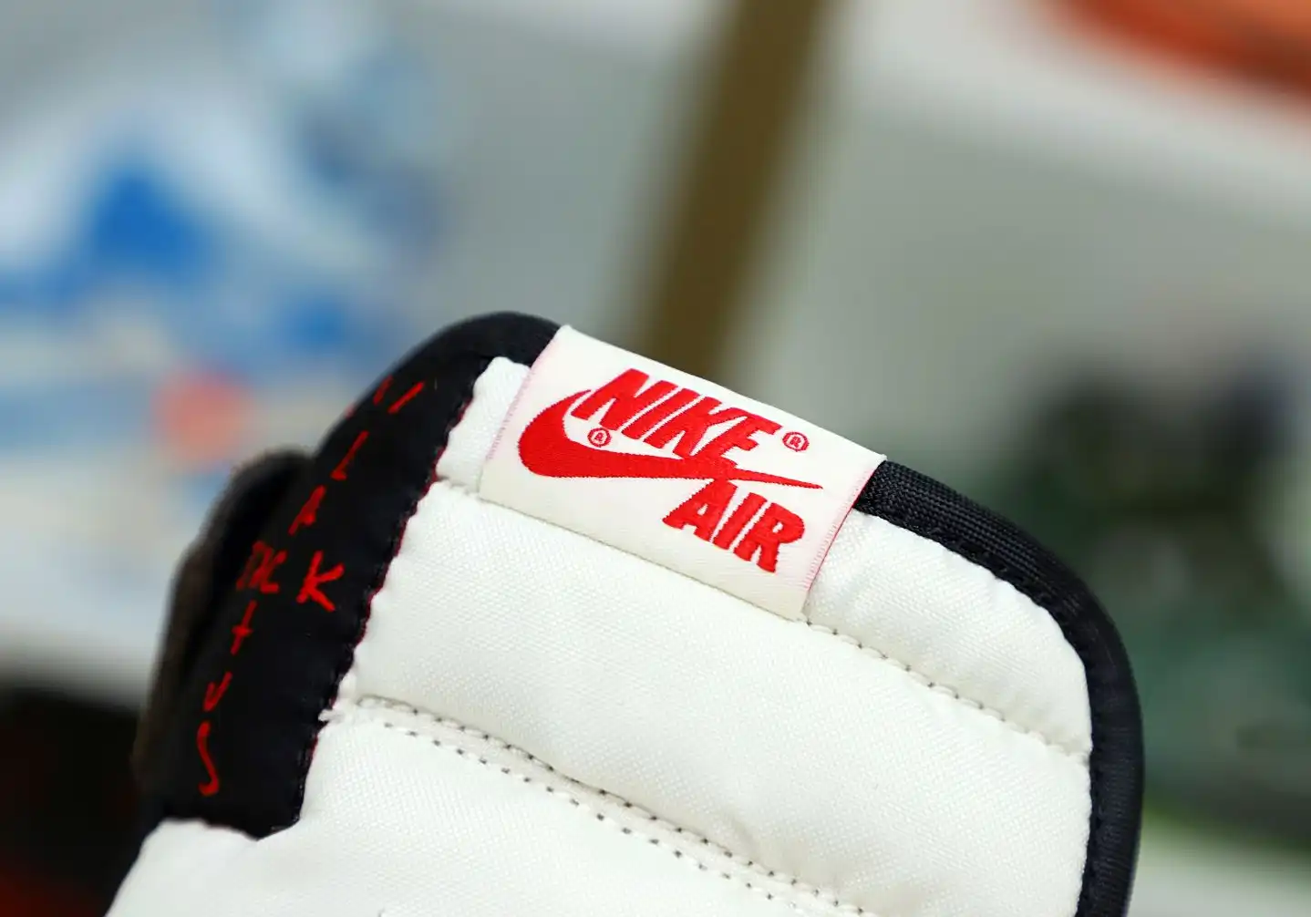 TRAVIS SCOTT X AIR JORDAN 1 RETRO HIGH OG 'MOCHA'