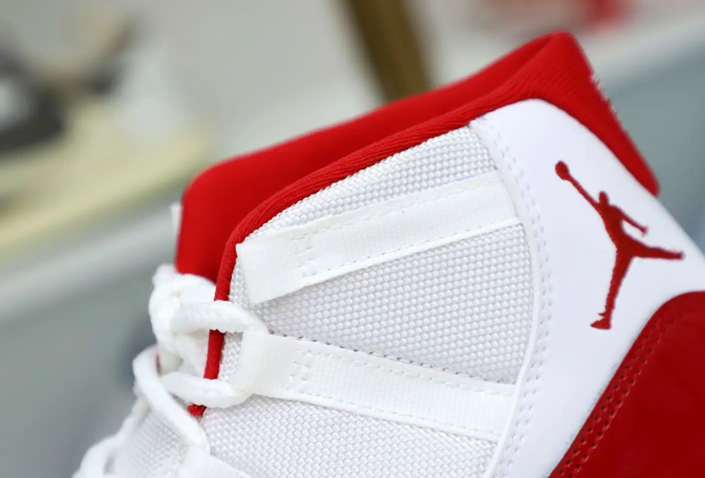 AIR JORDAN 11 