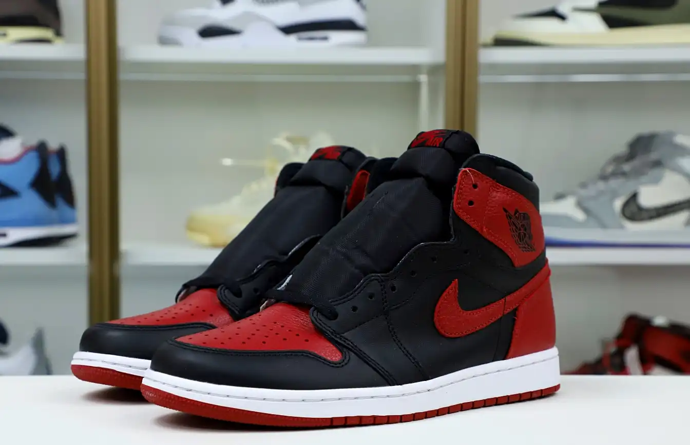 AIR JORDAN 1 RETRO HIGH OG 'BRED'