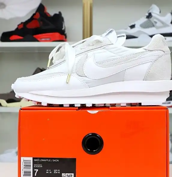 hype sacai x Nike LDV Waffle