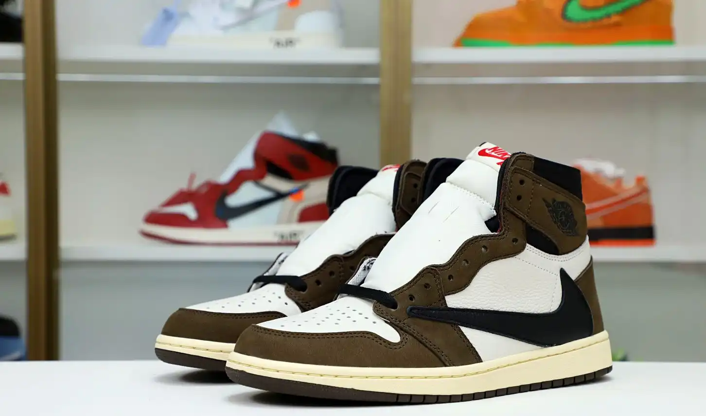 TRAVIS SCOTT X AIR JORDAN 1 RETRO HIGH OG 'MOCHA'