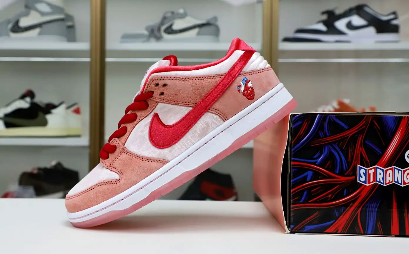 hype STRANGELOVE X DUNK LOW SB 'VALENTINE'S DAY'