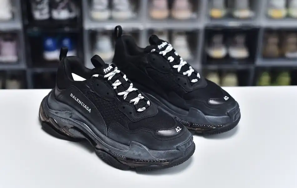 hype Balenciaga is available in all sizes. You cannot place an order on the website. You can contact customer service to purchase.BLGA Triple S