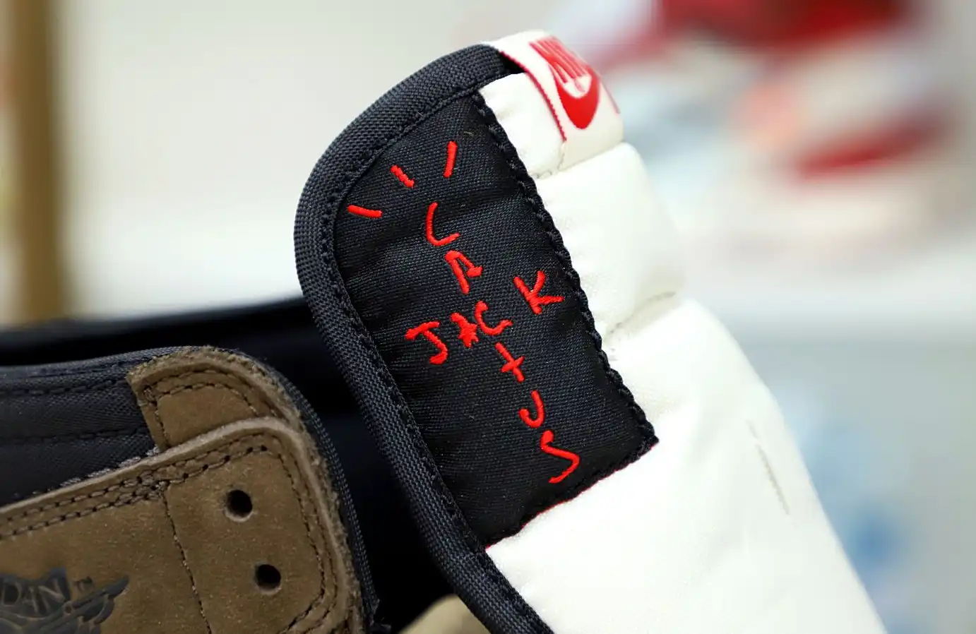 TRAVIS SCOTT X AIR JORDAN 1 RETRO HIGH OG 'MOCHA'