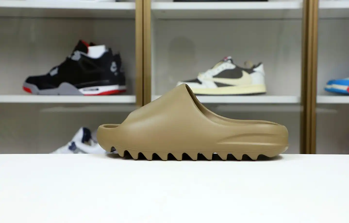 hype Yeezy Slide BrownFV8425