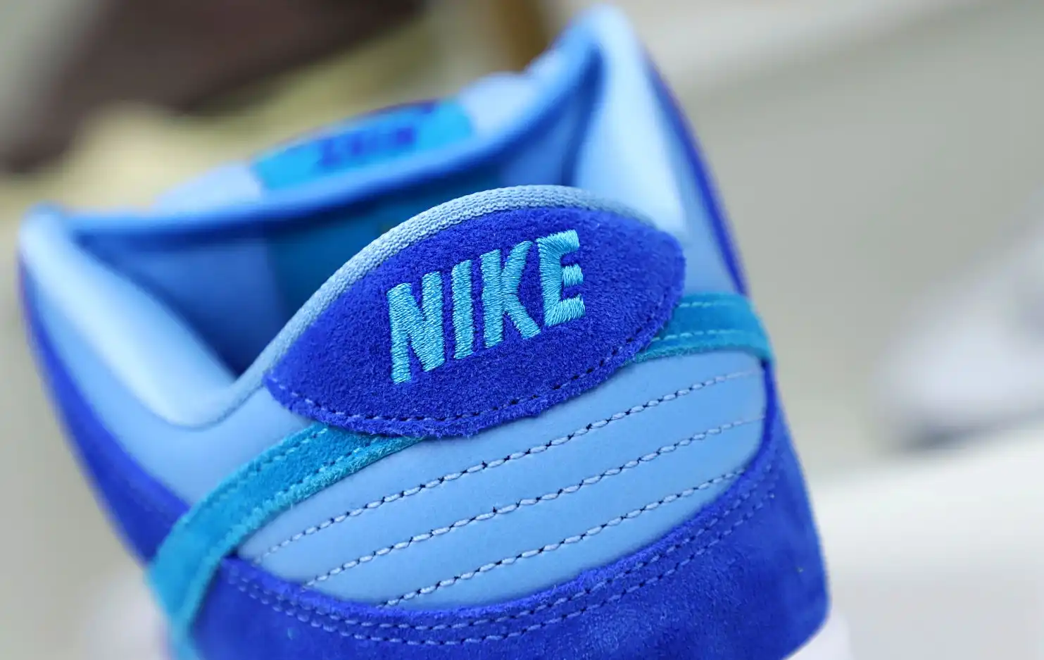 hype NIKE SB DUNK LOW BLUE RASPBERRY