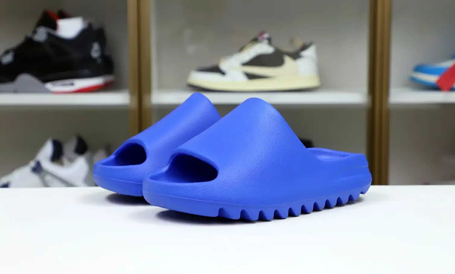 hype YEEZY SLIDE AZURE 2022