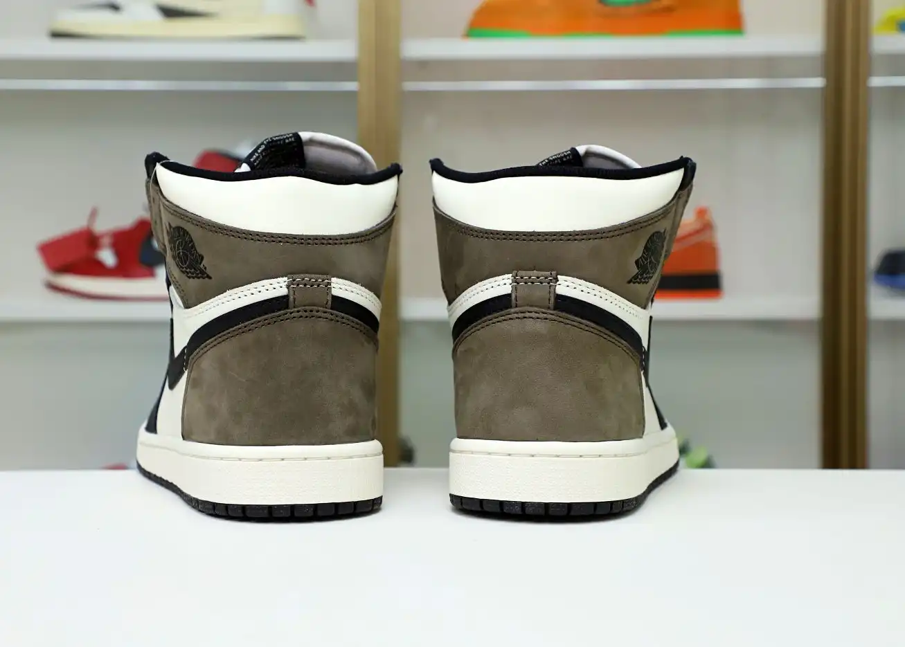 AIR JORDAN 1 RETRO HIGH OG 'DARK MOCHA'